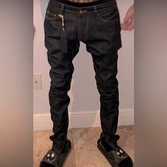 Stylish men's new, unworn (NWT) raw denim jeans from Fear of God, featuring a 30 - Picture 13 of 13